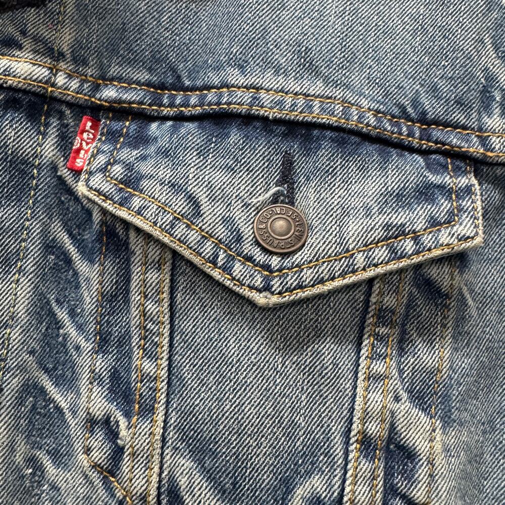 Levi's Trucker Jean Jacket Mens Large Classic Button Up Pockets Blue Denim - Picture 4 of 9